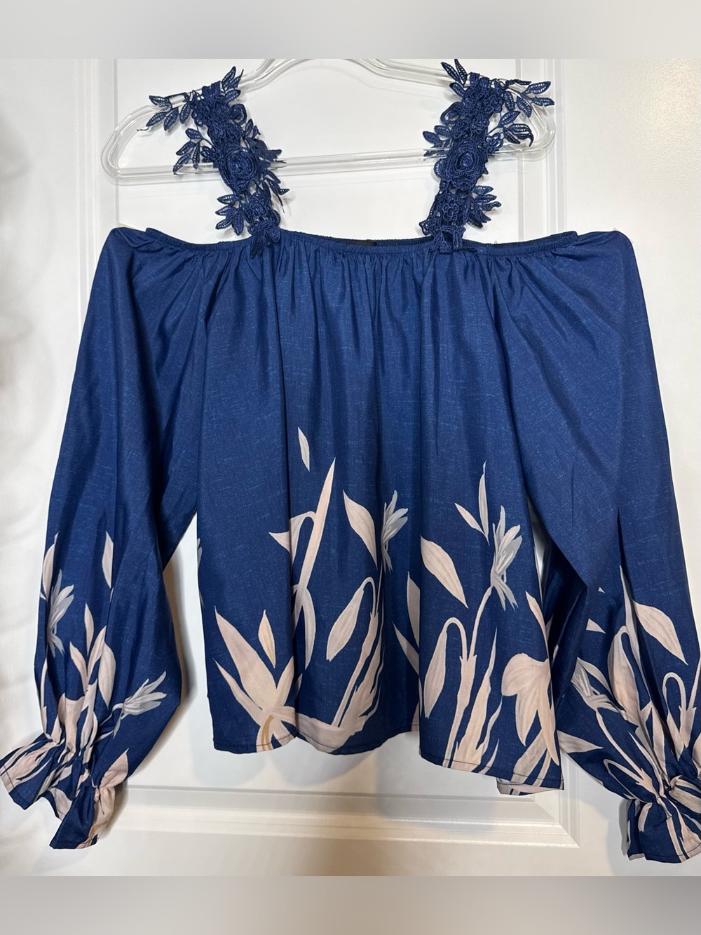 Chic Me Navy Blue Floral crochet lace Off-Shoulder Blouse with Lace Straps Sz Md